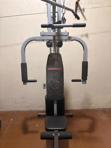 Aparelho de musculação  atlética