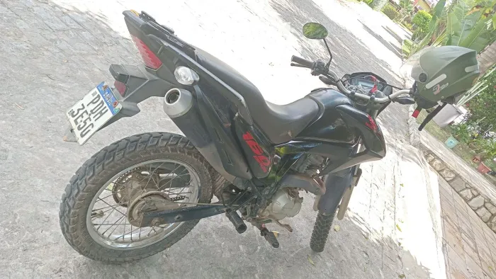 Bros 2018 preta em ótimo estado