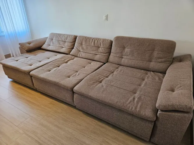 Sofá 3 lugares, 2 assentos retrateis e 1 assento  chaise