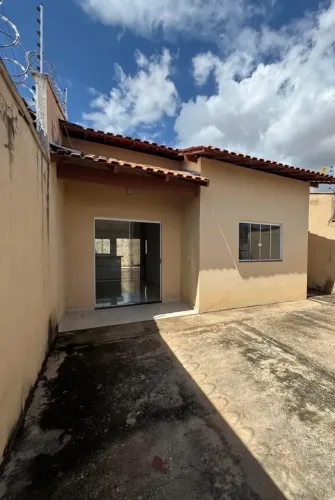 CASA NO BAIRRO BRASÍLIA