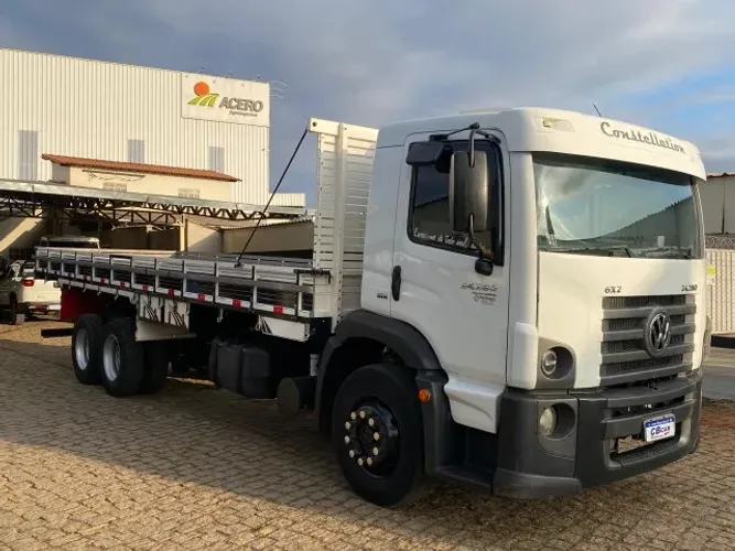 VW 24280 crm 6x2 2012 carroceria