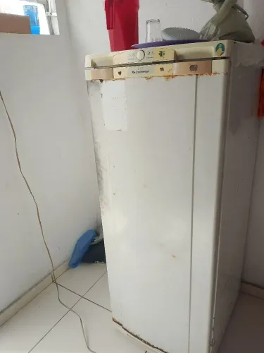 Geladeira continental funcionando bem