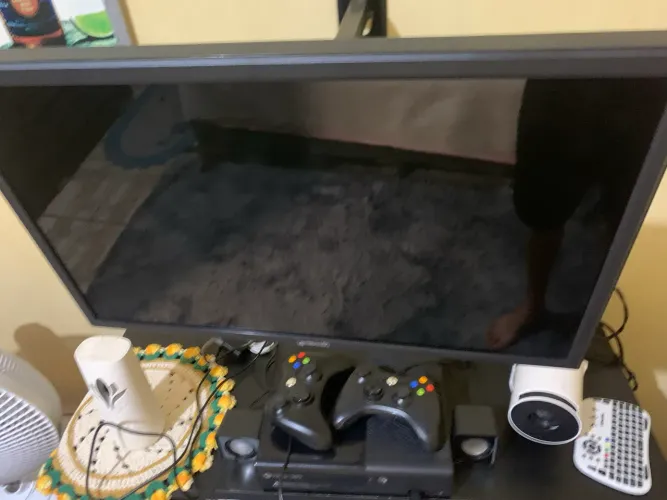 Xbox 360 + monitor + caixinha de som