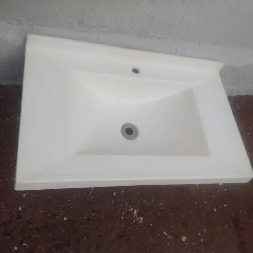 Vendo uma pia de banheiro