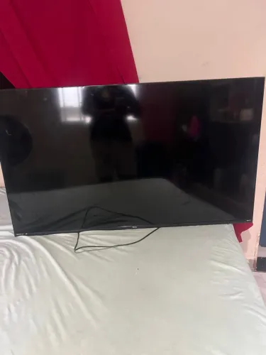Televisão com a tela danificada 