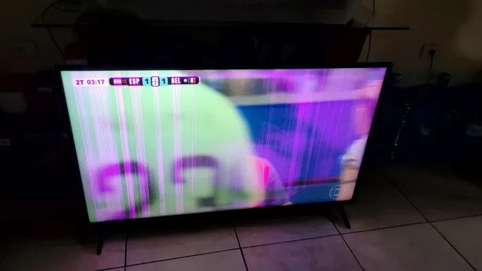 TV LG 50' com problema no display