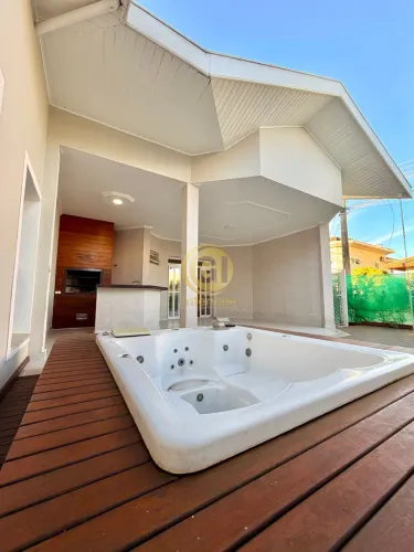 Casa térrea com 3 suítes à venda no condomínio Terras de Santa Clara - Jacareí/SP
