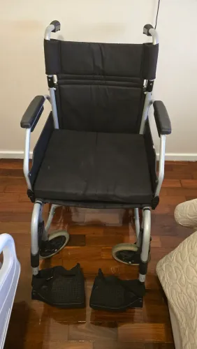 Cadeira de rodas Praxis preta