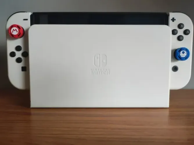 Nintendo Switch OLED + 4 Jogos(1 mídica física)