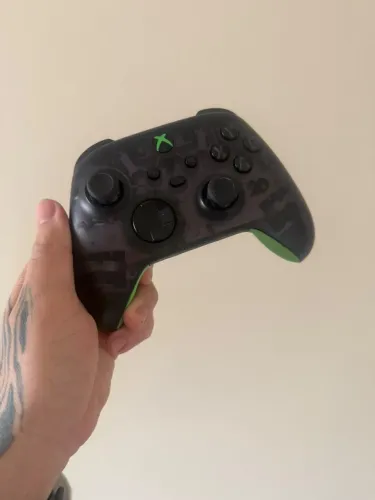 Controle Xbox edição especial 20 anos