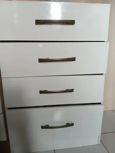 Cômoda 4 gavetas porR$ 100,00