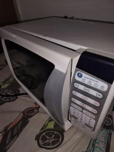Vende-se um forno microondas Eletrolux