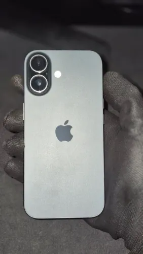 iPhone 17
