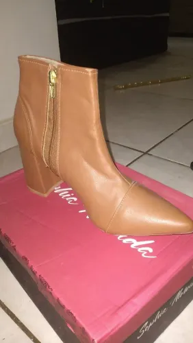 Bota feminina nova N-37 <br>Tamanho 37<br>55$ <br>Retirada parada 11