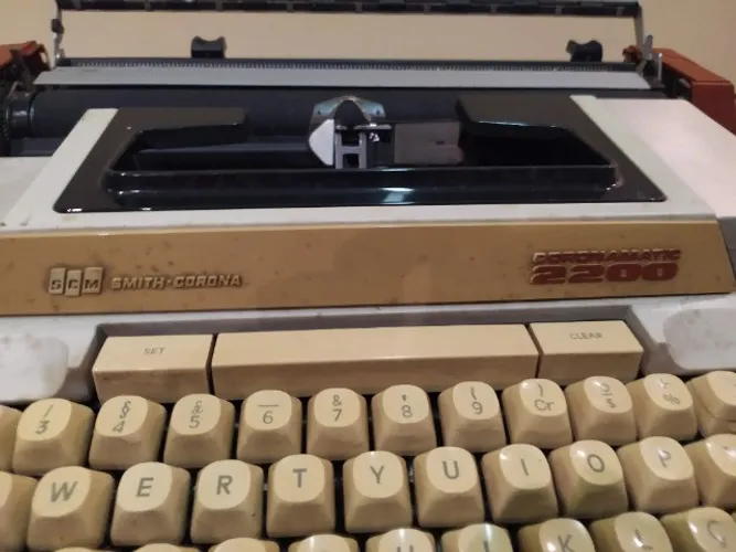 Máquina de Escrever Elétrica Smith Corona Coronamatic 2200 + Case Original