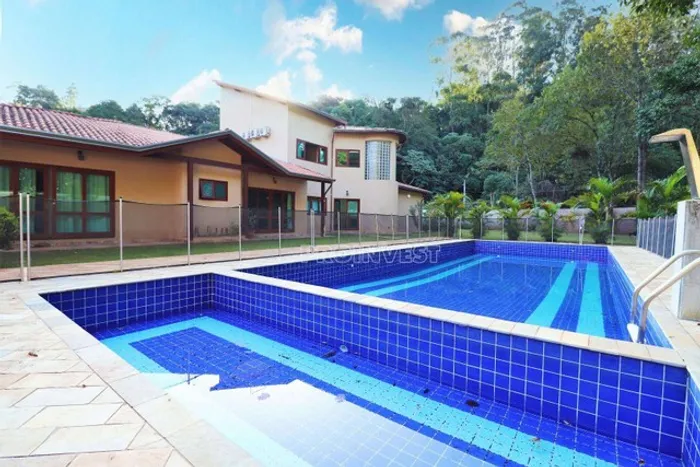 Casa térrea com 5 dormitórios em condomínio na Granja Viana km 23, 3.348 m²