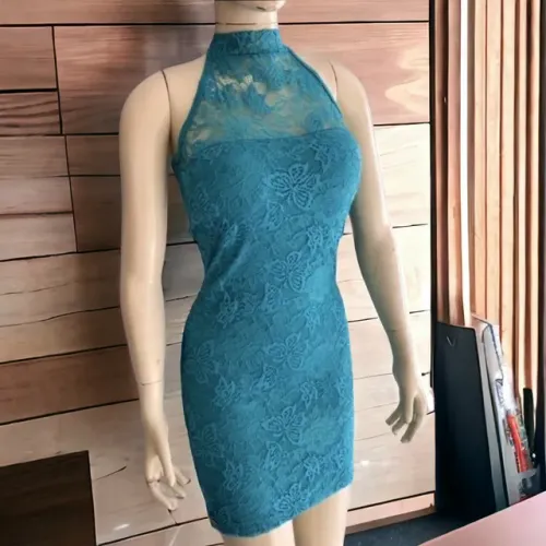 NOVO: Vestido em renda com bojo e forro P/M
