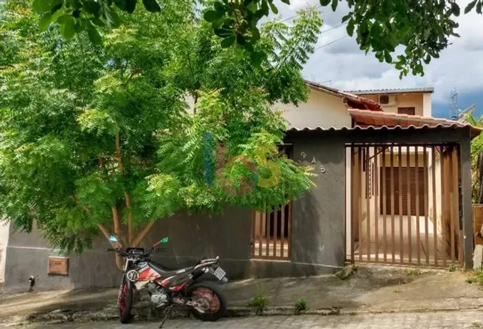 Vendo Casa com 4/4 em Ipiaú