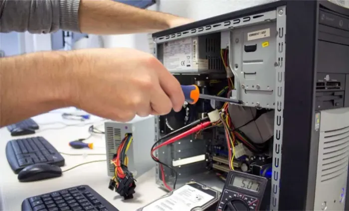 Formatação, limpeza e montagem de computadores