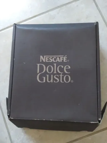 Xicara com pires e copo NESCAFE