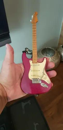 Guitarra Miniatura decorativa - Marca Casarotto