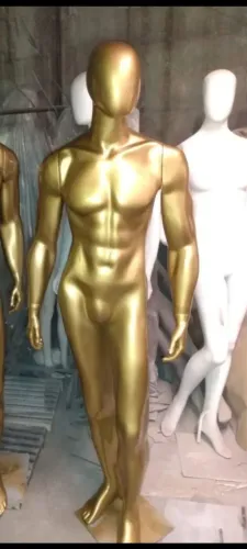 Manequim masculino dourado