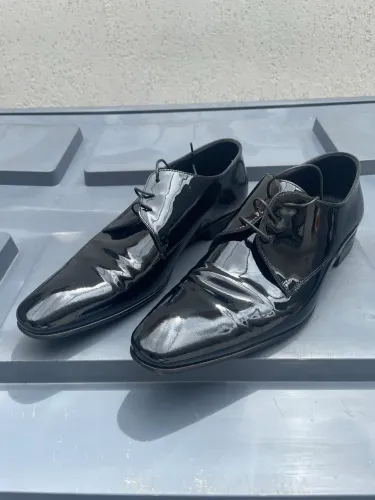Sapato Social Masculino Boss , Couro Preto envernizado. Made in Italy. Número 40.