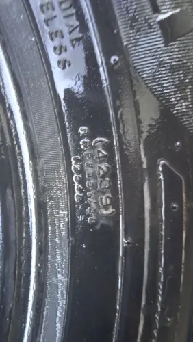 Vendo pneus aro 15 de perfil diferentes!!