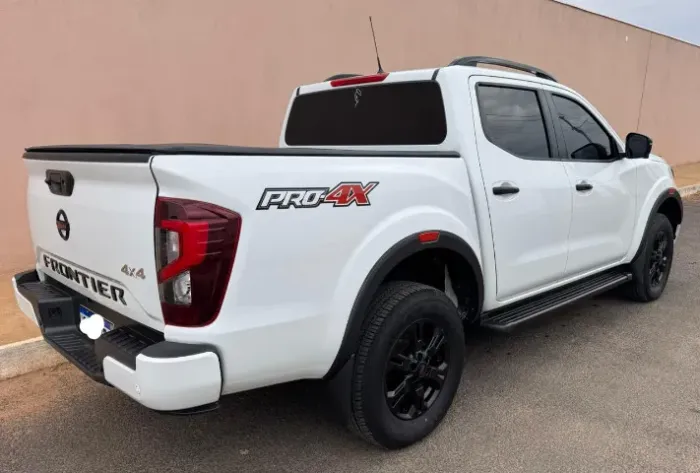 Nissan Frontier Pro4x CD 4X4 2.3 Bi-TB Die. AUT 2023