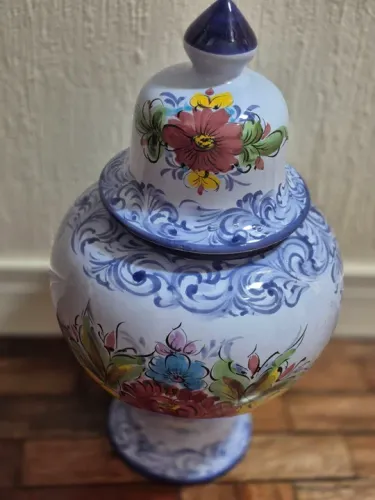 Grande potiche em porcelana  pottugues pintado a mao