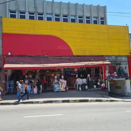 Sala comercial/ andar inteiro com 678m² no centro de Cotia para locação.