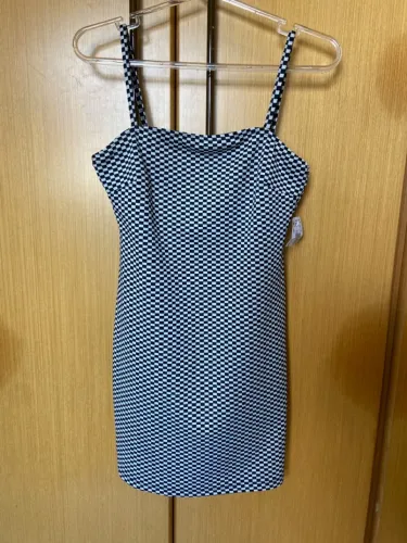 Na etiqueta Vestido xadrez preto e branco