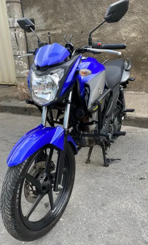 Moto 150cc - Yamaha Fazer azul