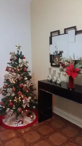 Árvore De Natal 1.50cm Com Enfeites E Luzes