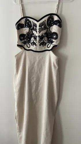Vestido Midi com top bordado 