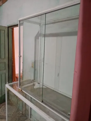 Balcão espositor de vidro 