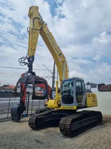 VENDA OU LOCAÇÃO ESCAVADEIRA NEW HOLLAND E215B LC
