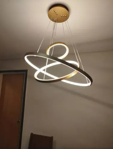 Lustre Moderno com aneis em alumínio com anéis Iluminação LED