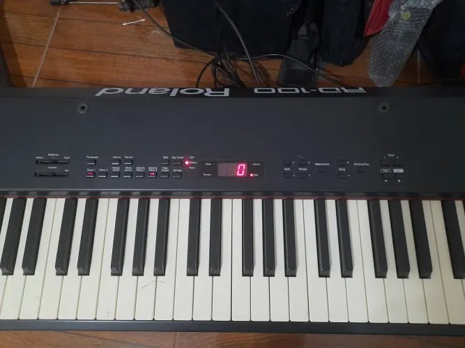 Piano roland rd 100