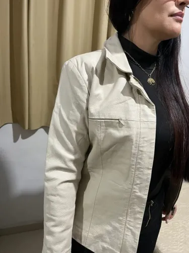 Jaqueta de Couro Feminina Estilosa - Produto Importado