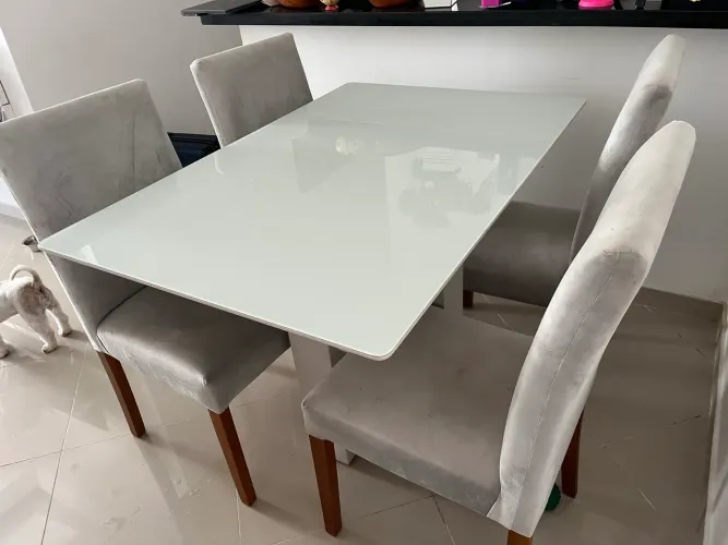 Mesa de Jantar MDF com Vidro + 4 Cadeiras Estofadas