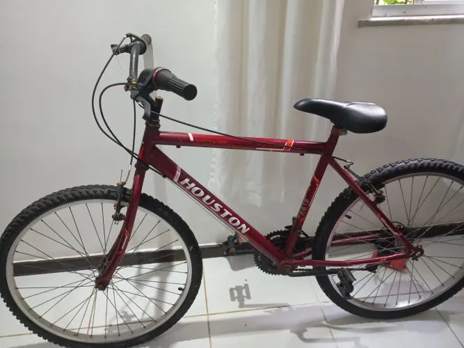 Bicicletaa HOUSToON usada, conservada  Baixou.  400