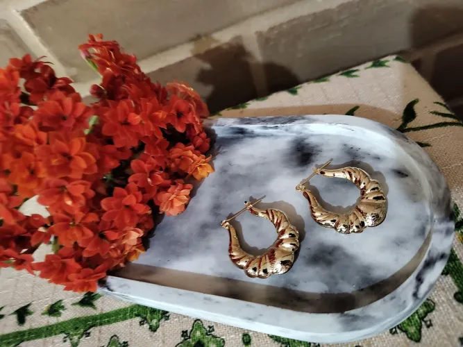 Brinco de argola click vintage folheado em ouro 18k