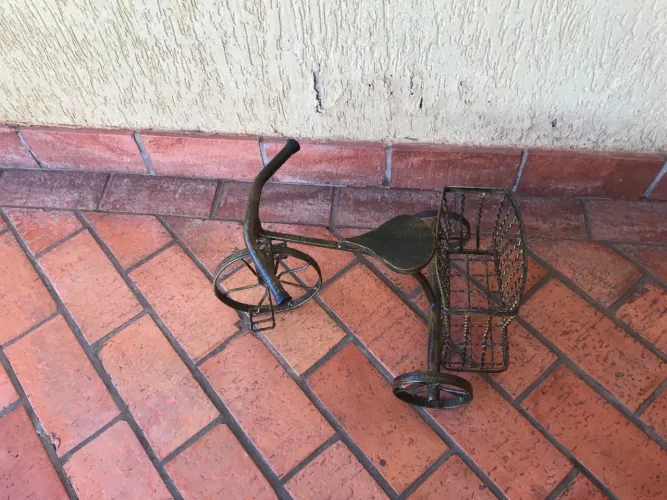 Triciclo Decorativo de Metal para Jardim ou Casa