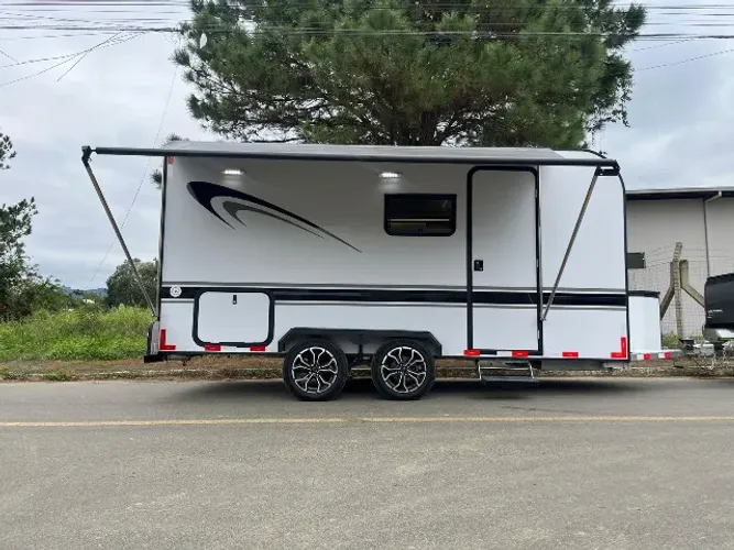 Trailer para 3 pessoas com Placa solar