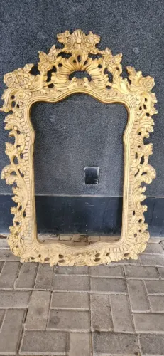 Moldura dourada decorativa
