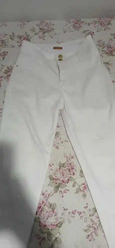 Calça branca feminina