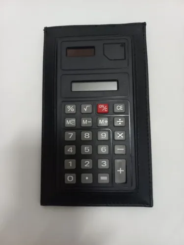 Calculadora embutida no couro