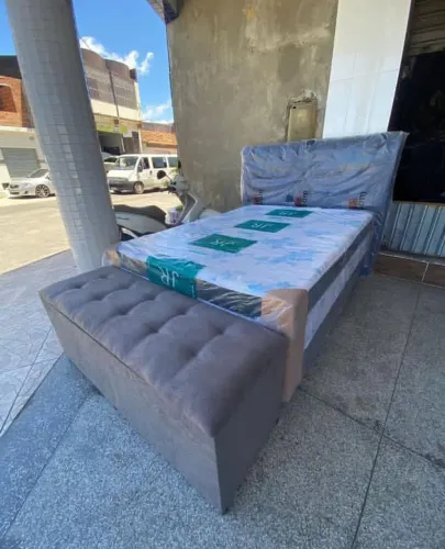Cama casal alta 10cm + cabeceira + puff baú 