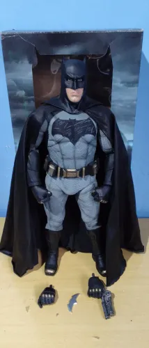 Miniatura BATMAN ( BvS ) NECA .. 45 cm